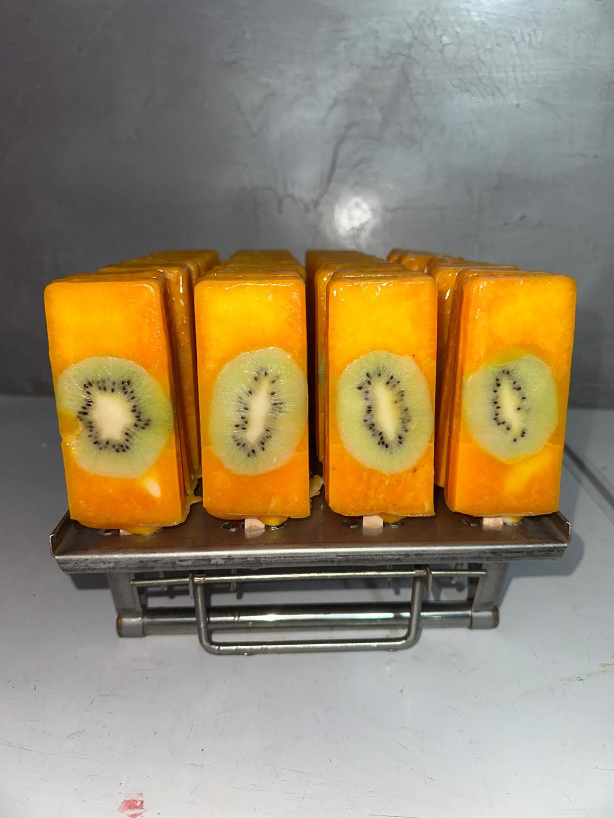 Paletas de fruta con kiwi